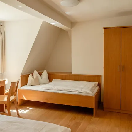 Zentrum Kloster Hotel *