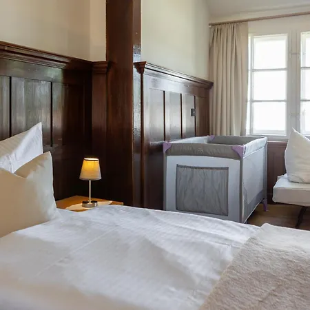 Klosterhotel فندق ليهنين