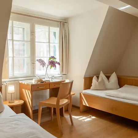 Zentrum Kloster Hotel *