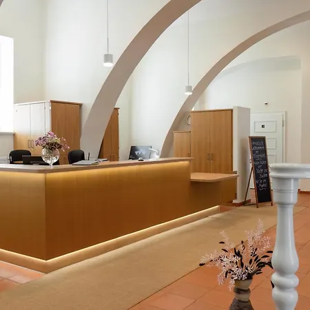 Klosterhotel ليهنين