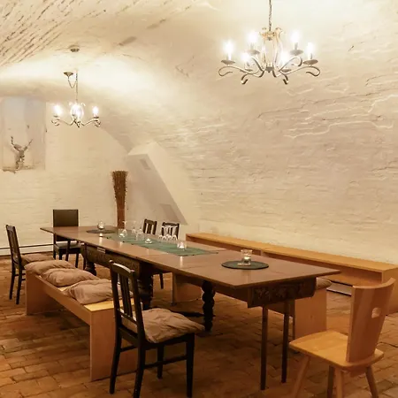 Klosterhotel ليهنين