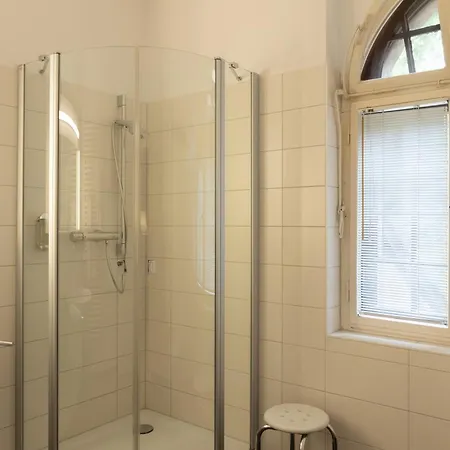 Klosterhotel ليهنين