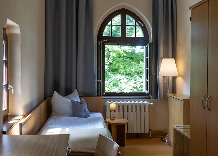 Klosterhotel فندق ليهنين