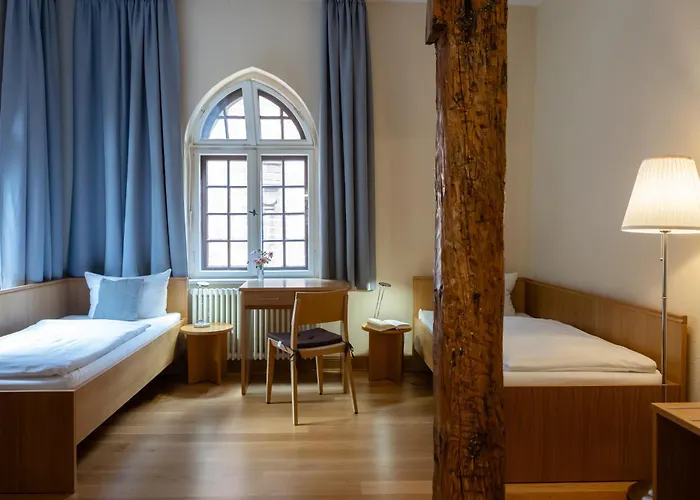 Klosterhotel فندق ليهنين