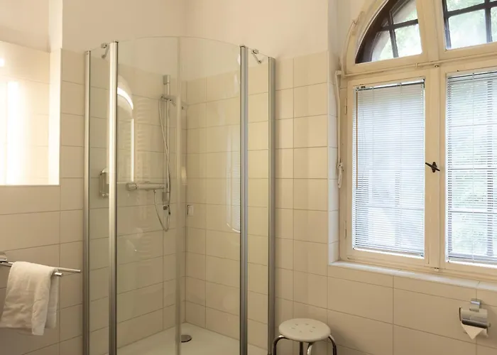 Klosterhotel ليهنين